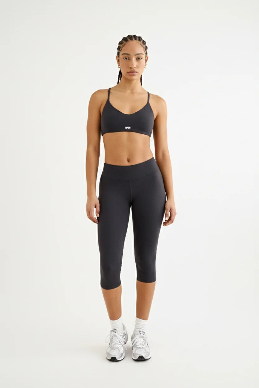 Black sculpting sports bra built in cups Godde888 women's activewear gym pilates